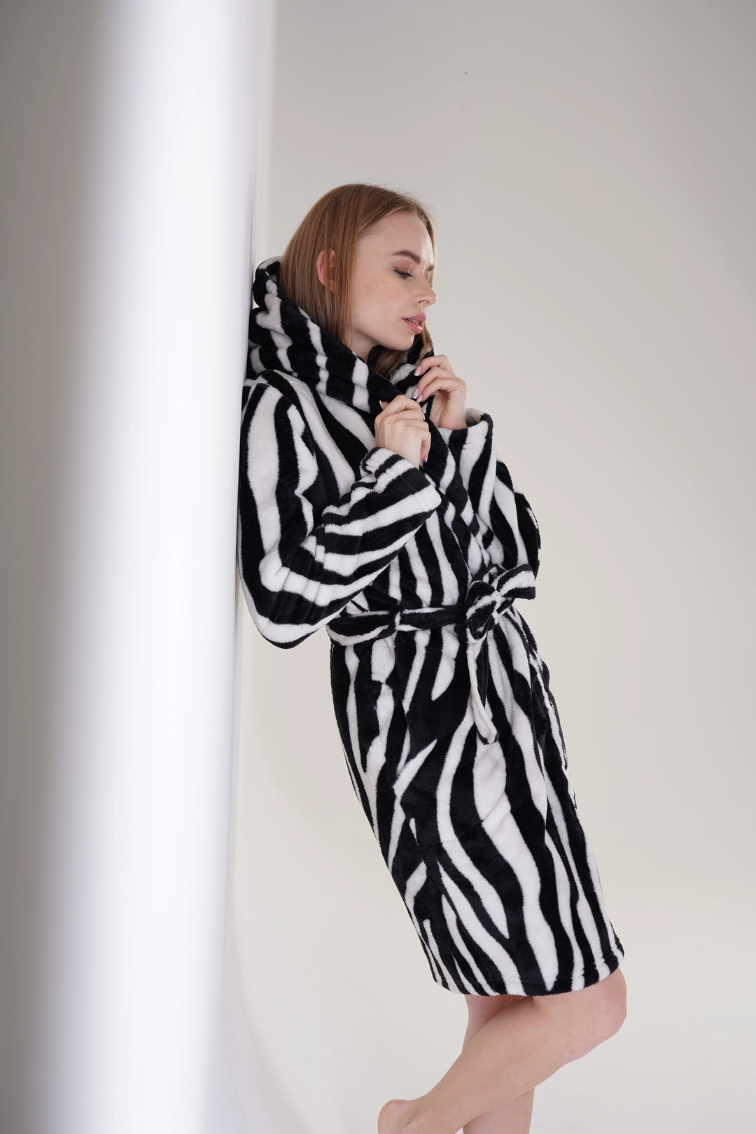 Szlafrok damski Vienetta Striped Serenity, czarno-biały, r. S-L image 6