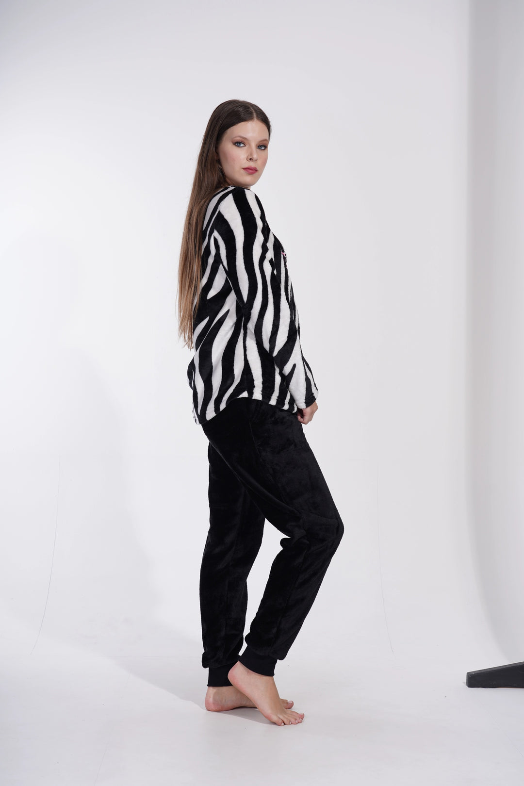 Piżama Damska Softowa Vienetta Zebra Dreaming, czarno-biała, r. S-XL