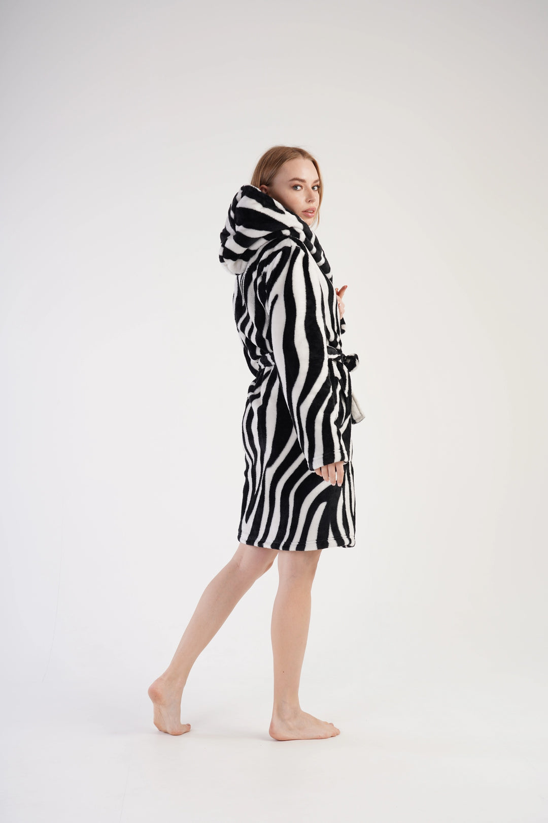 Szlafrok damski Vienetta Striped Serenity, czarno-biały, r. S-L image 4