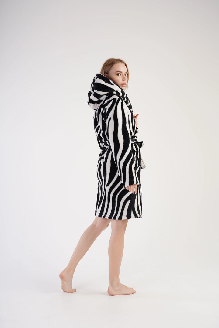 Szlafrok damski Vienetta Striped Serenity, czarno-biały, r. S-L image 4