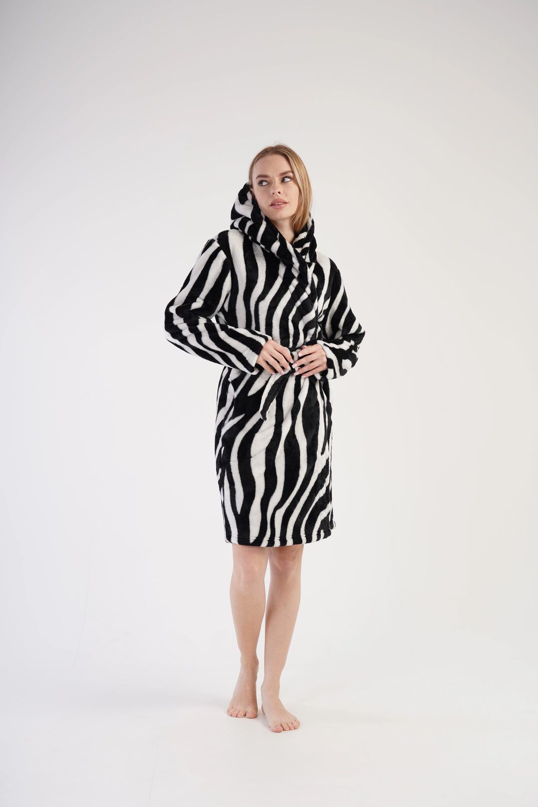 Szlafrok damski Vienetta Striped Serenity, czarno-biały, r. S-L image 2